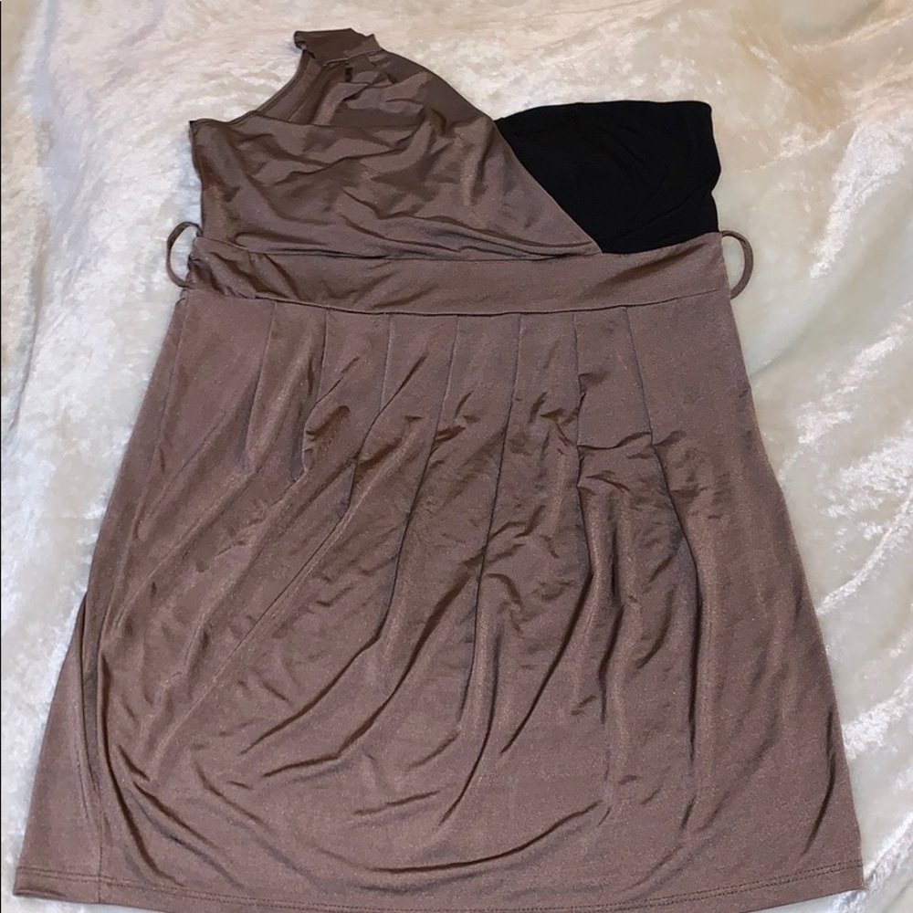 👗beautiful brown and Black one shoulder dress